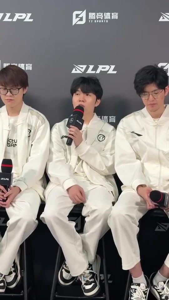 ag九游会亚洲真人第一品牌Rookie谈乌鸦：我感觉持续伤害和坦度都有增加 打加里奥的不错选择