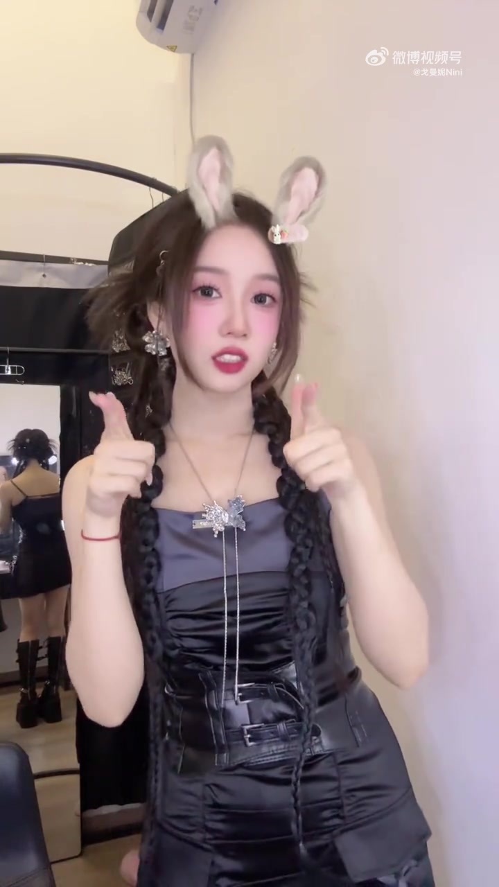 j9九游真人游戏第一品牌登录入口可爱捏！无畏契约主持戈曼妮更新视频：不浪费每一次的妆容