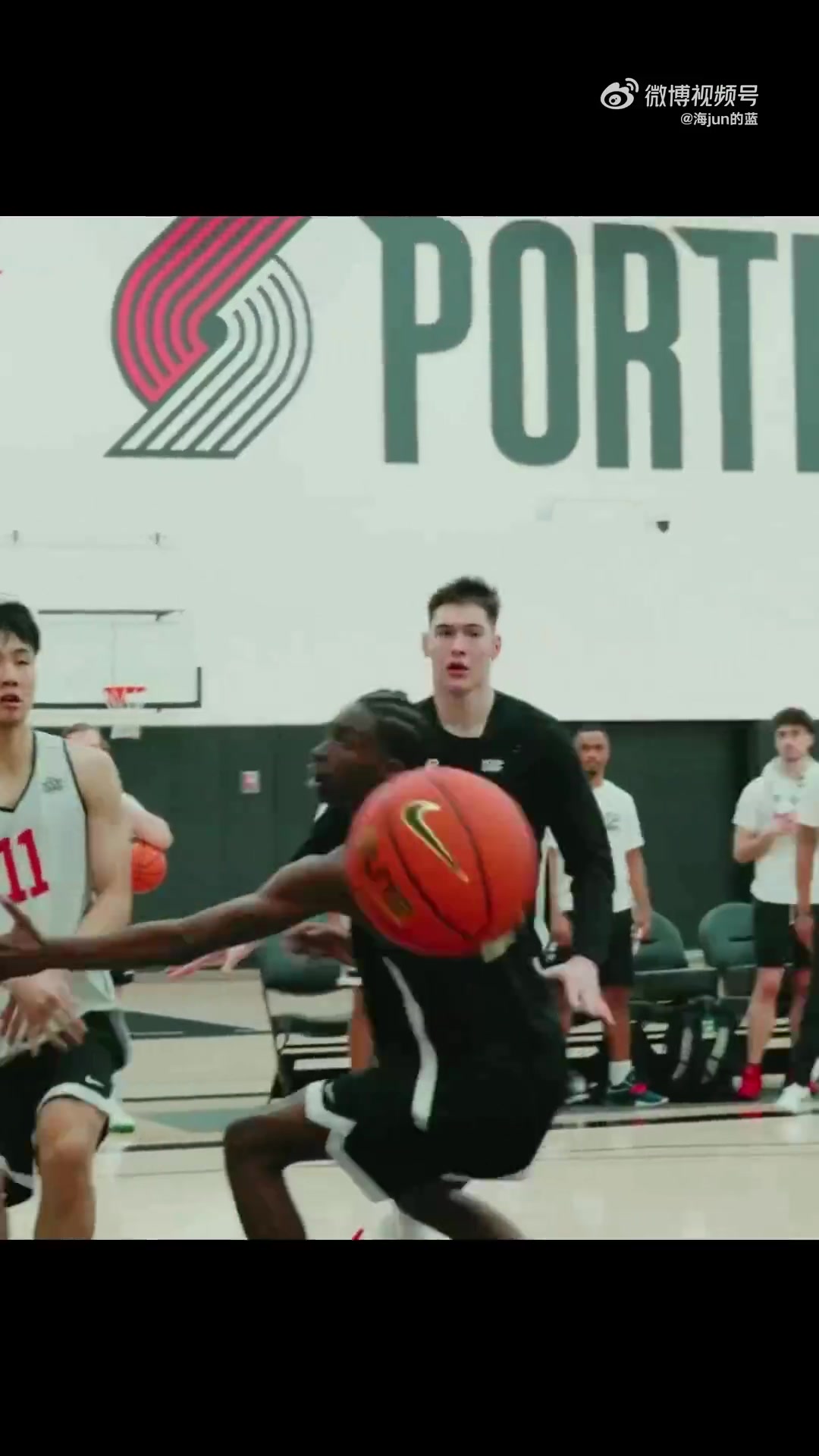 j9九游会官方登录三分+助攻队友暴扣！媒体人晒张博源耐克巅峰赛世界队训练集锦