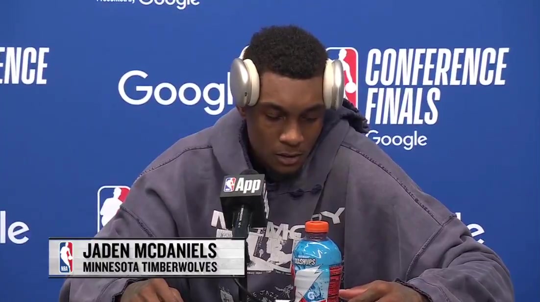 j9九游会老哥俱乐部交流💢怒推亚历山大吃恶犯？👀麦丹：我只想犯规 我一点也不生气